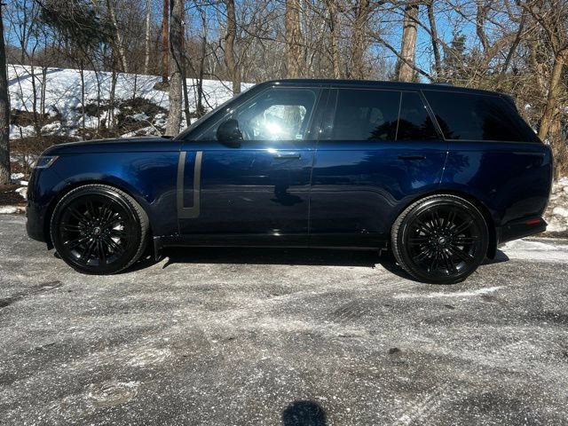 Used 2023 Land Rover Range Rover SE image 2