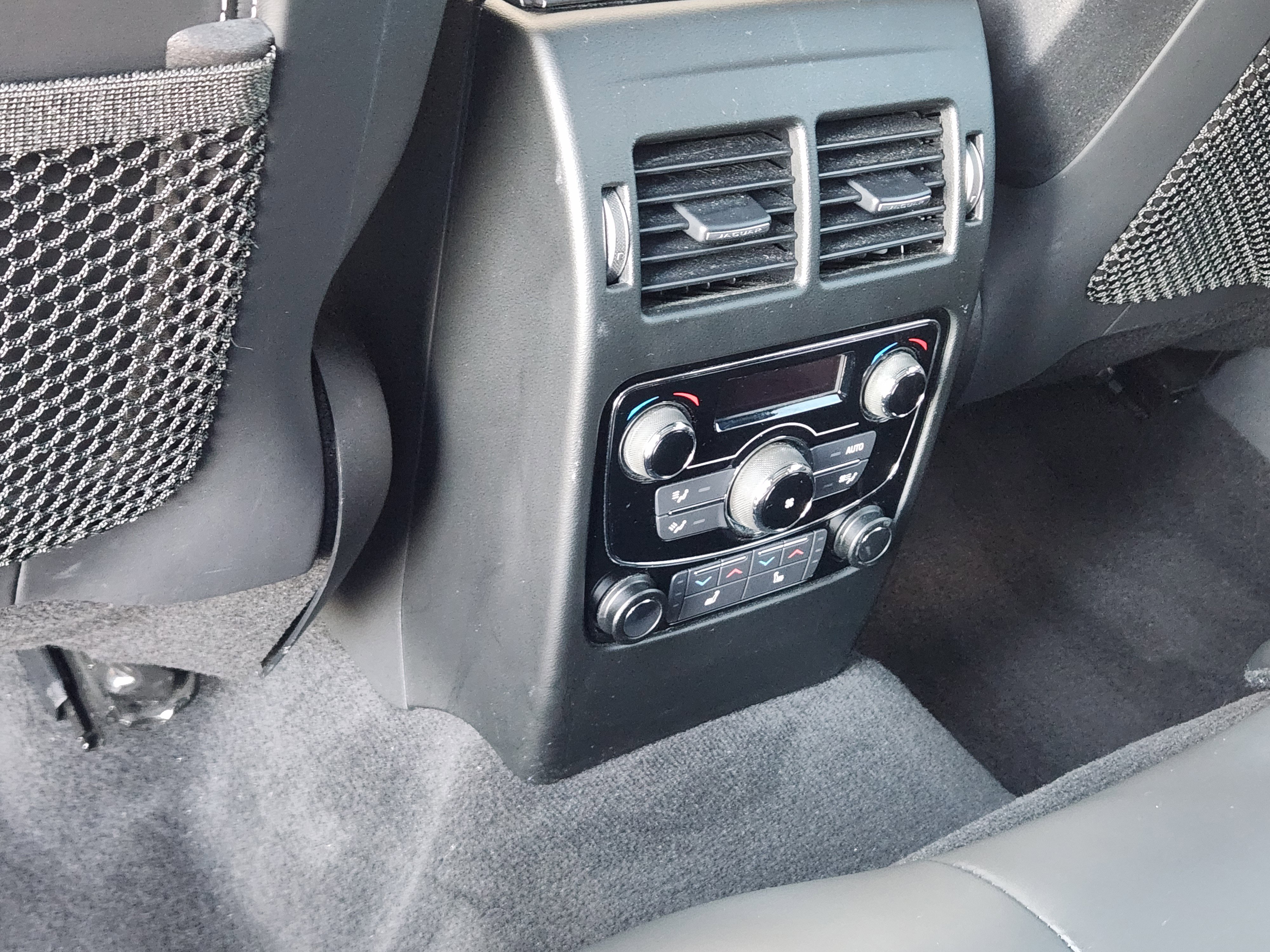 Used 2020 Jaguar F-PACE SVR image 32