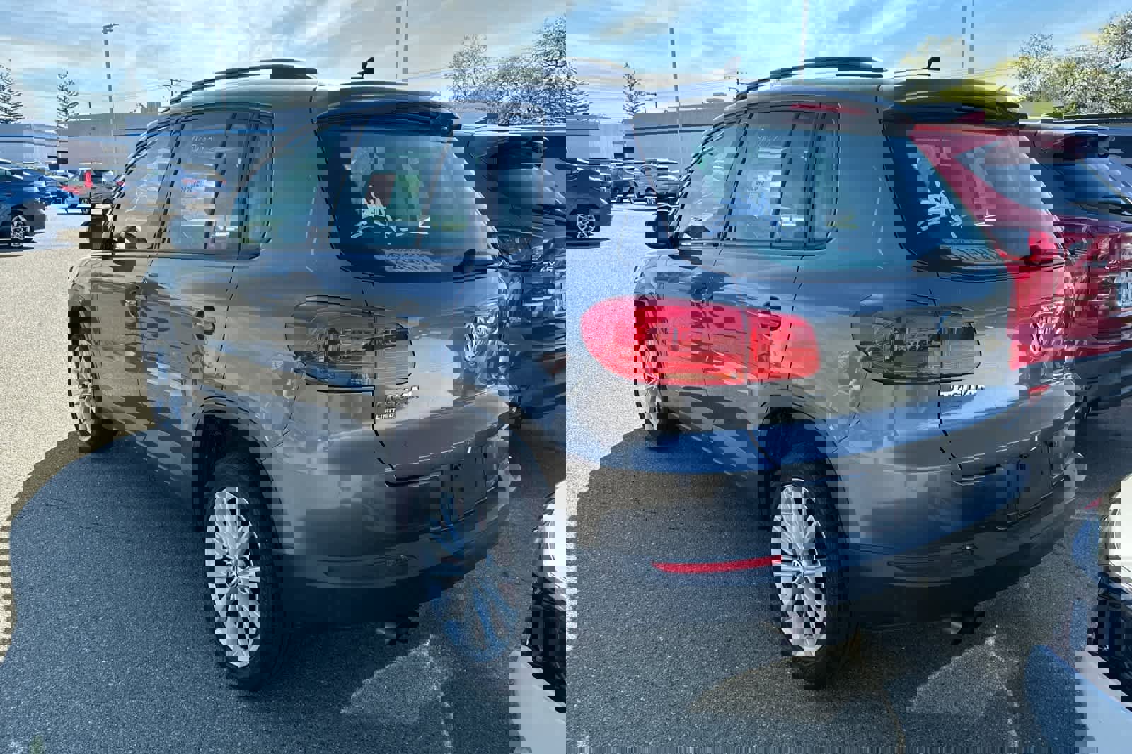 Used 2017 Volkswagen Tiguan Limited w/ Premium Package image 6