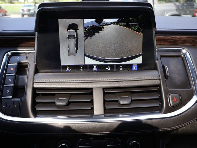 Used 2022 Chevrolet Suburban Z71 w/ Luxury Package AWD/4WD image 18