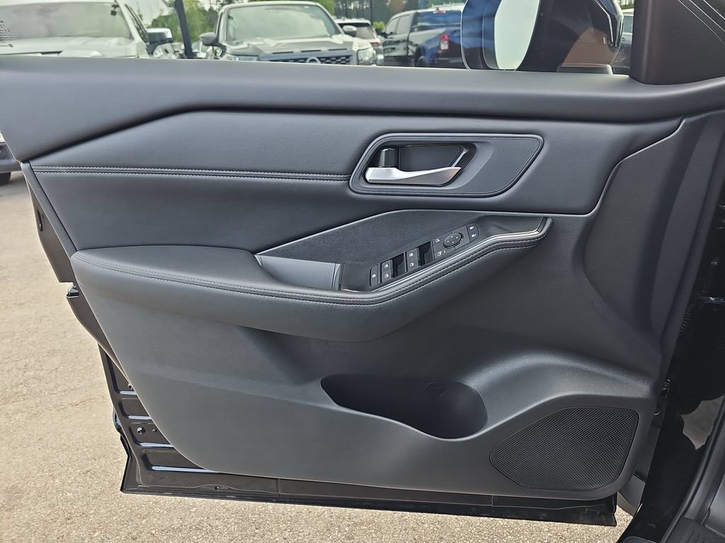 Used 2026 Nissan Rogue Dark Armor AWD/4WD image 31