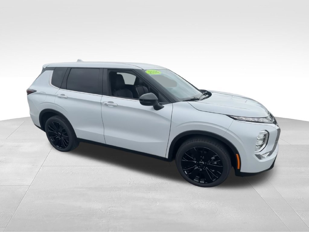 New 2026 Mitsubishi Outlander LE FWD image 2
