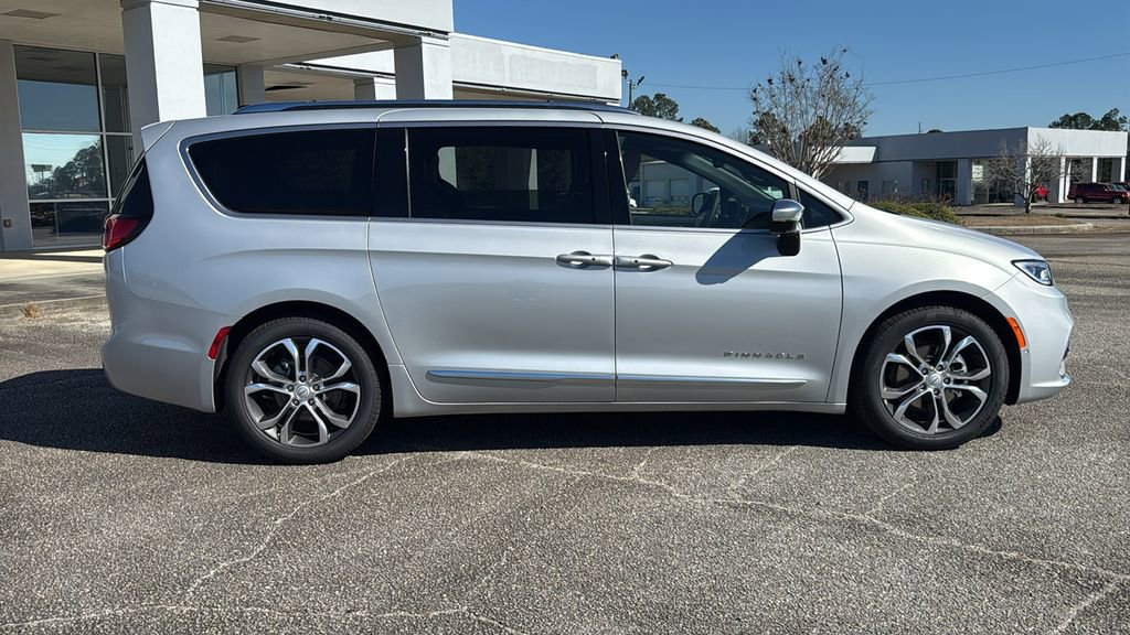 New 2026 Chrysler Pacifica Pinnacle image 9
