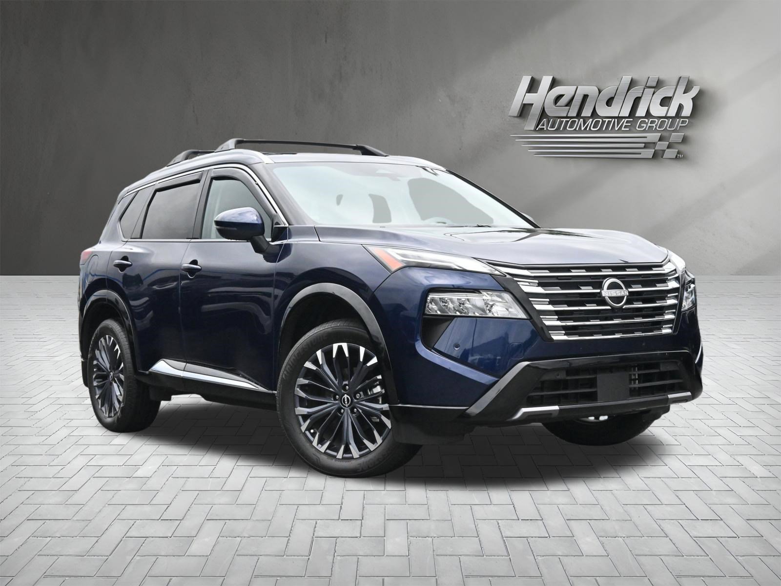 Used 2025 Nissan Rogue Platinum w/ Platinum Premium Package FWD image 2