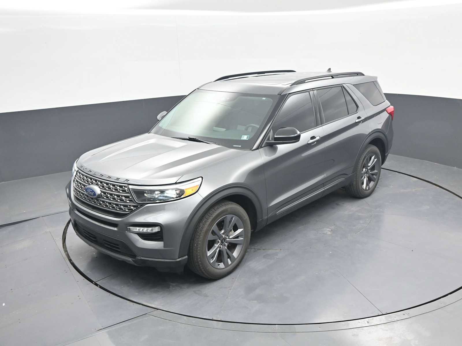 Used 2024 Ford Explorer XLT w/ Equipment Group 202A AWD/4WD image 38