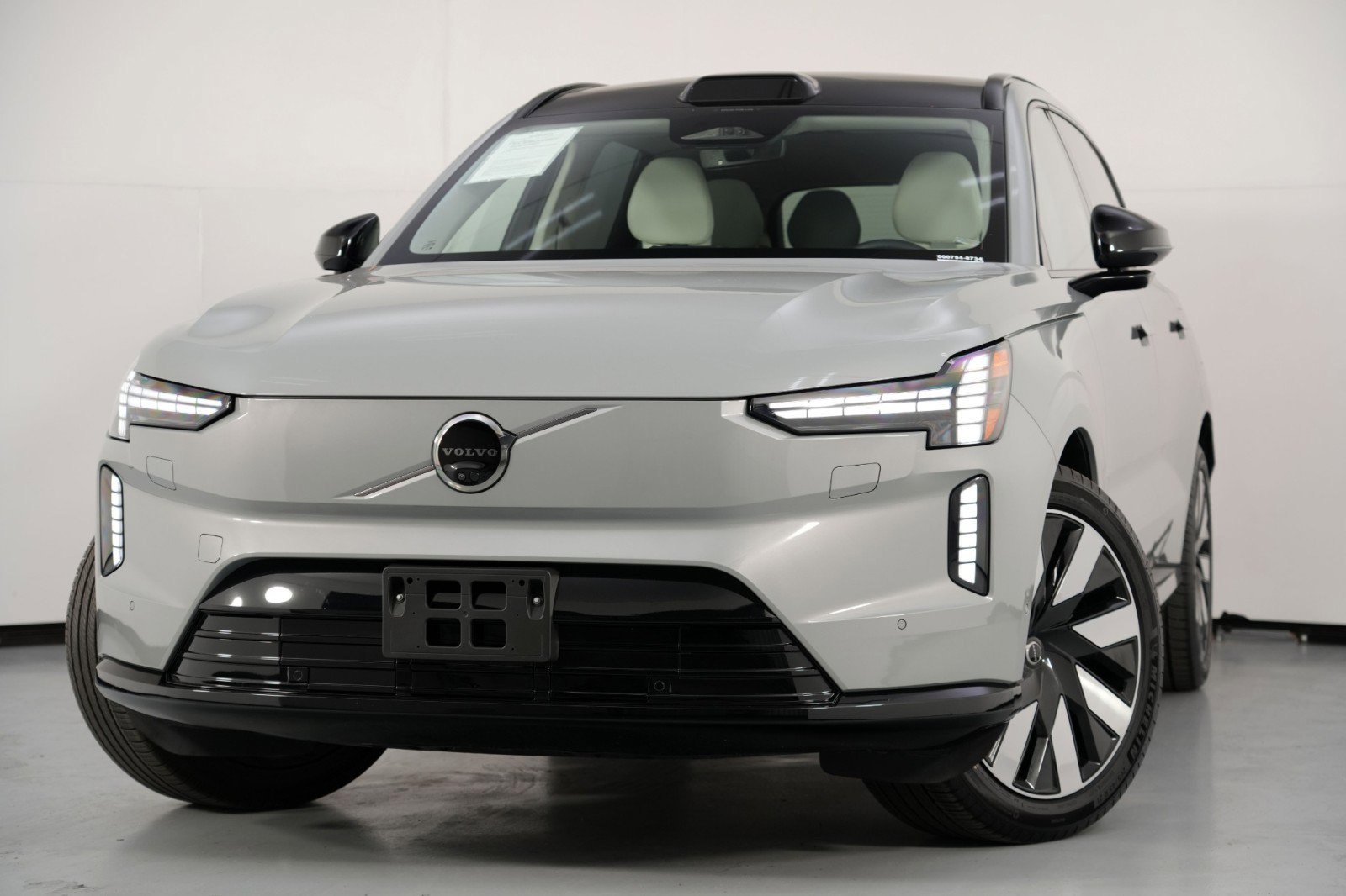 Used 2025 Volvo EX90 Ultra image 3