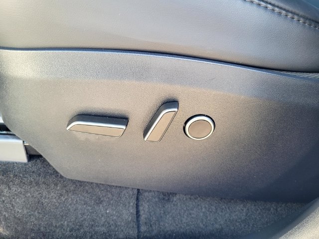 Used 2024 Tesla Model Y Long Range AWD/4WD image 11