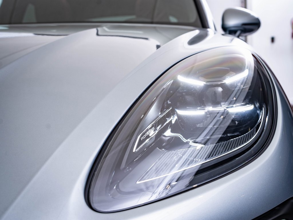 Certified 2025 Porsche Macan image 15