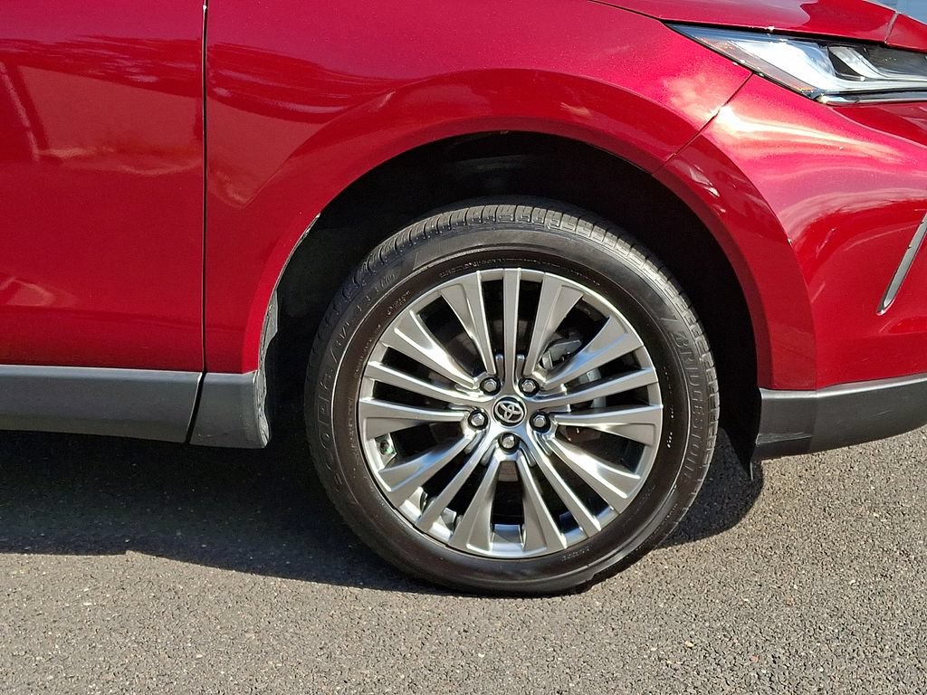 Certified 2024 Toyota Venza XLE AWD/4WD image 8