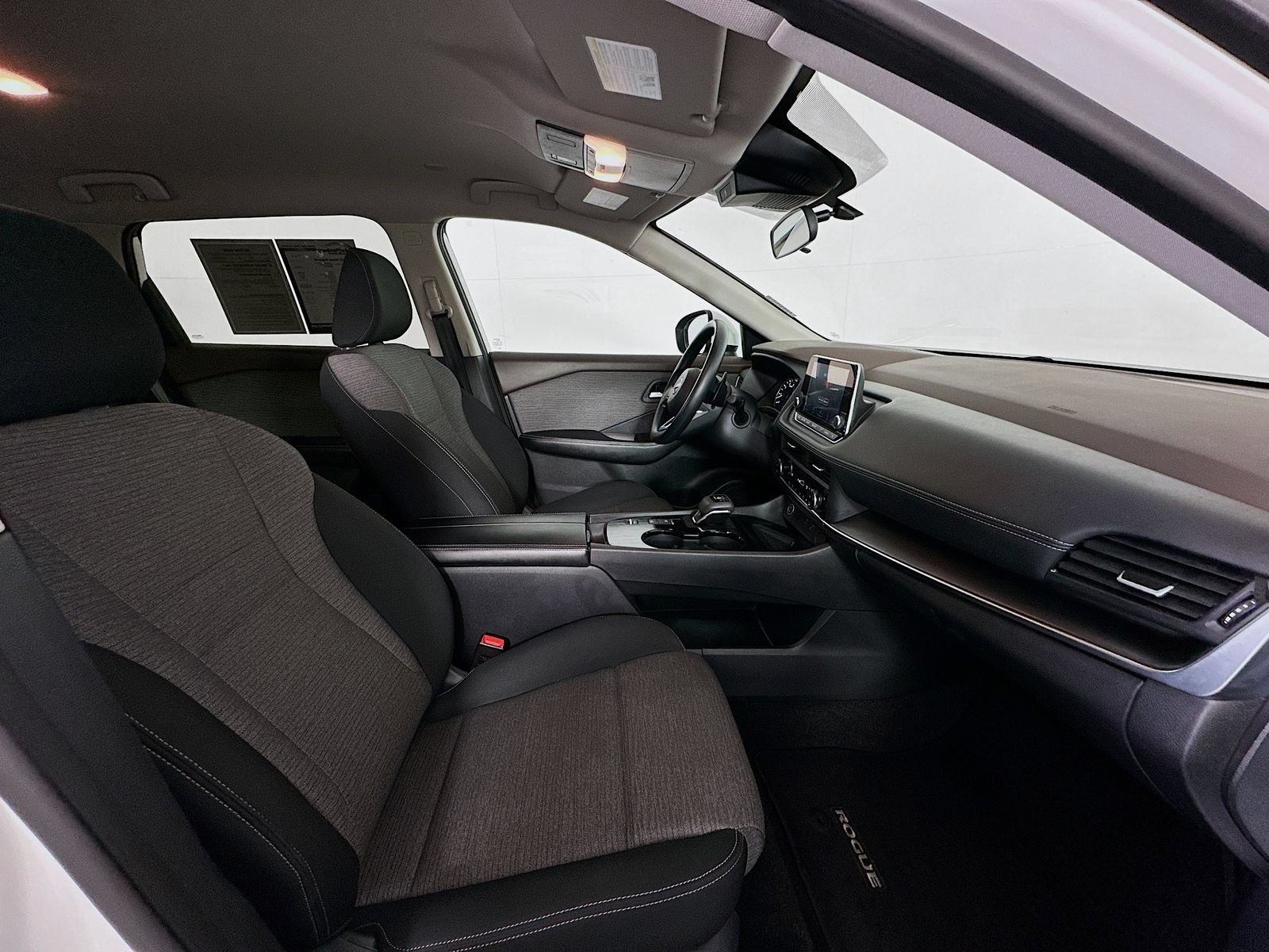 Used 2023 Nissan Rogue SV FWD image 25