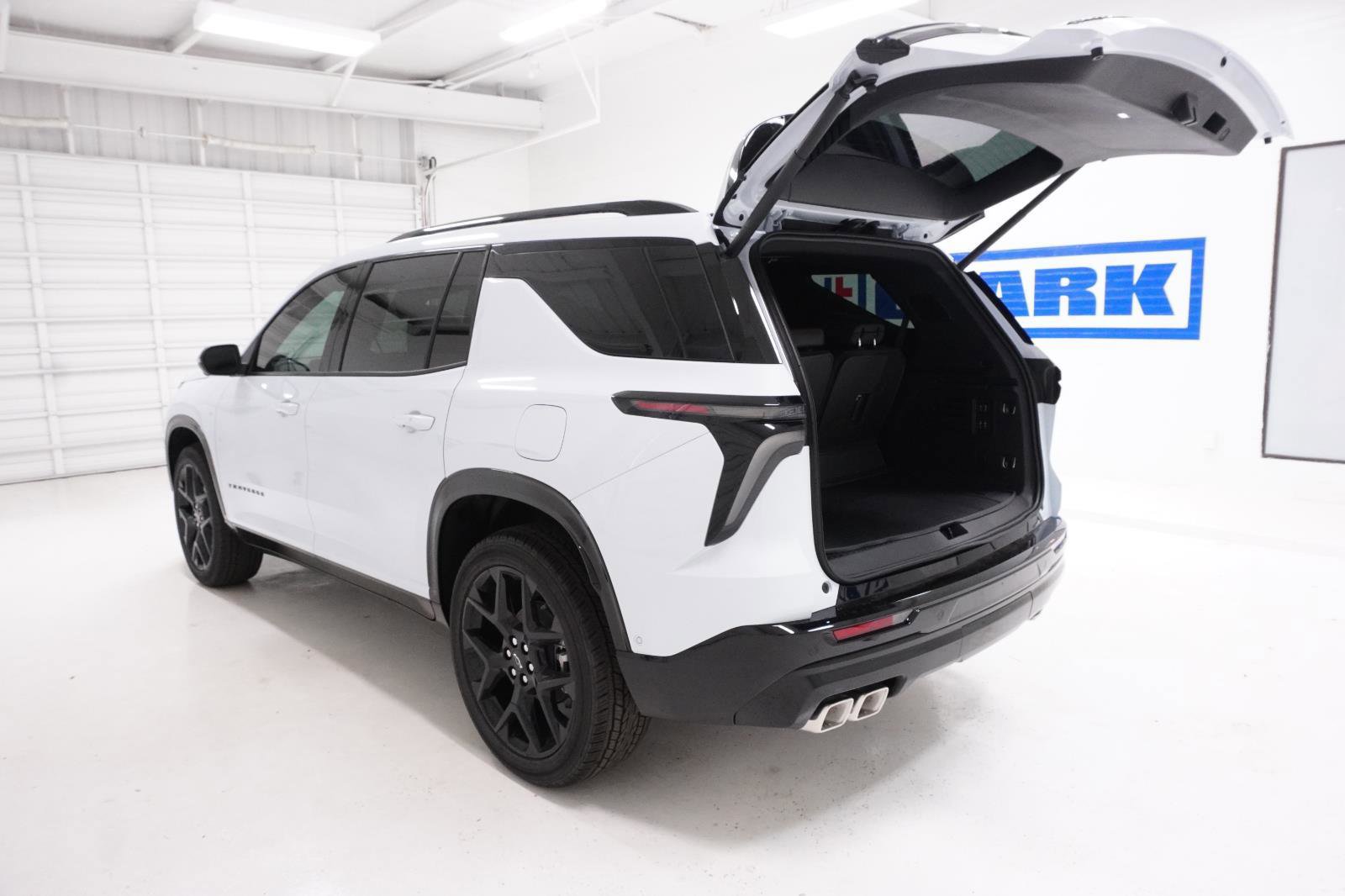 New 2026 Chevrolet Traverse RS w/ LPO, Floor Liner Package image 9