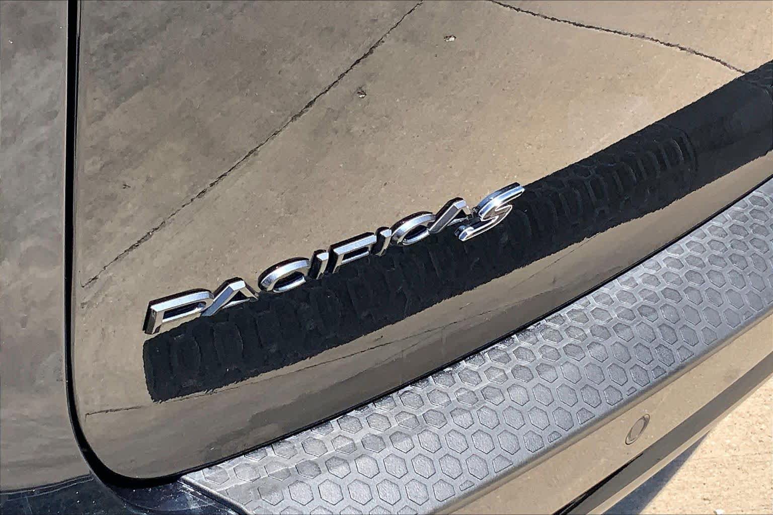 Used 2019 Chrysler Pacifica Touring Plus w/ S Appearance Package FWD image 30
