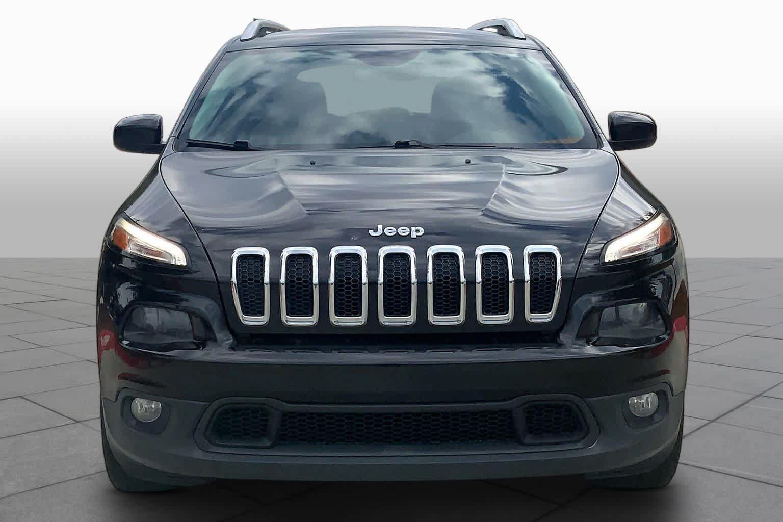 Used 2015 Jeep Cherokee Latitude w/ Comfort/Convenience Group FWD image 4