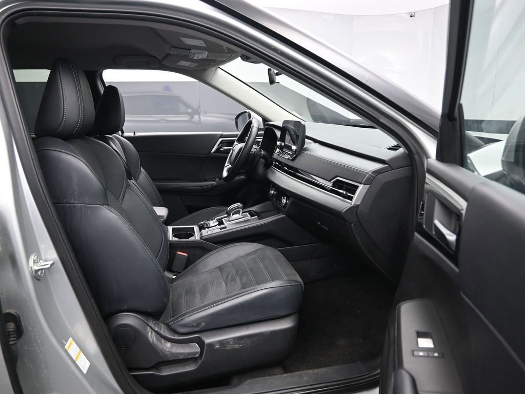 Used 2024 Mitsubishi Outlander SE image 32