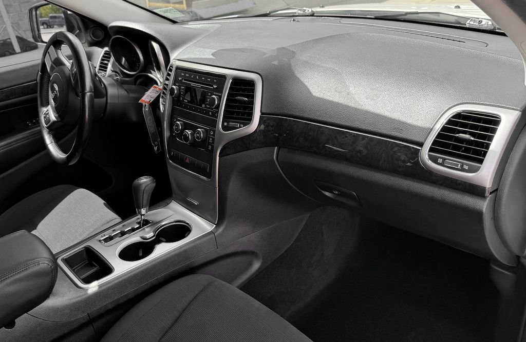 Used 2012 Jeep Grand Cherokee Laredo AWD/4WD image 27