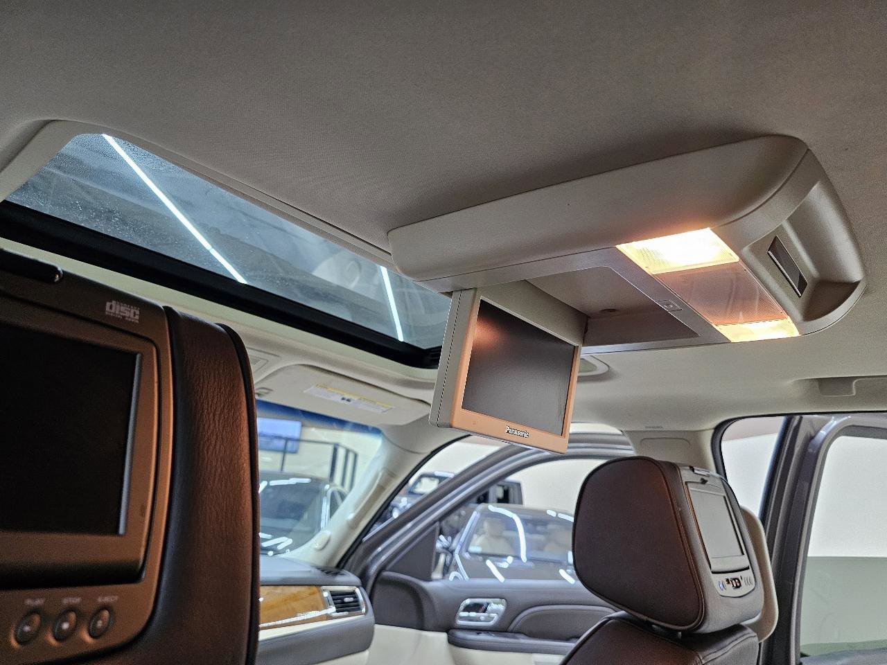 Used 2014 Cadillac Escalade Platinum AWD/4WD image 38