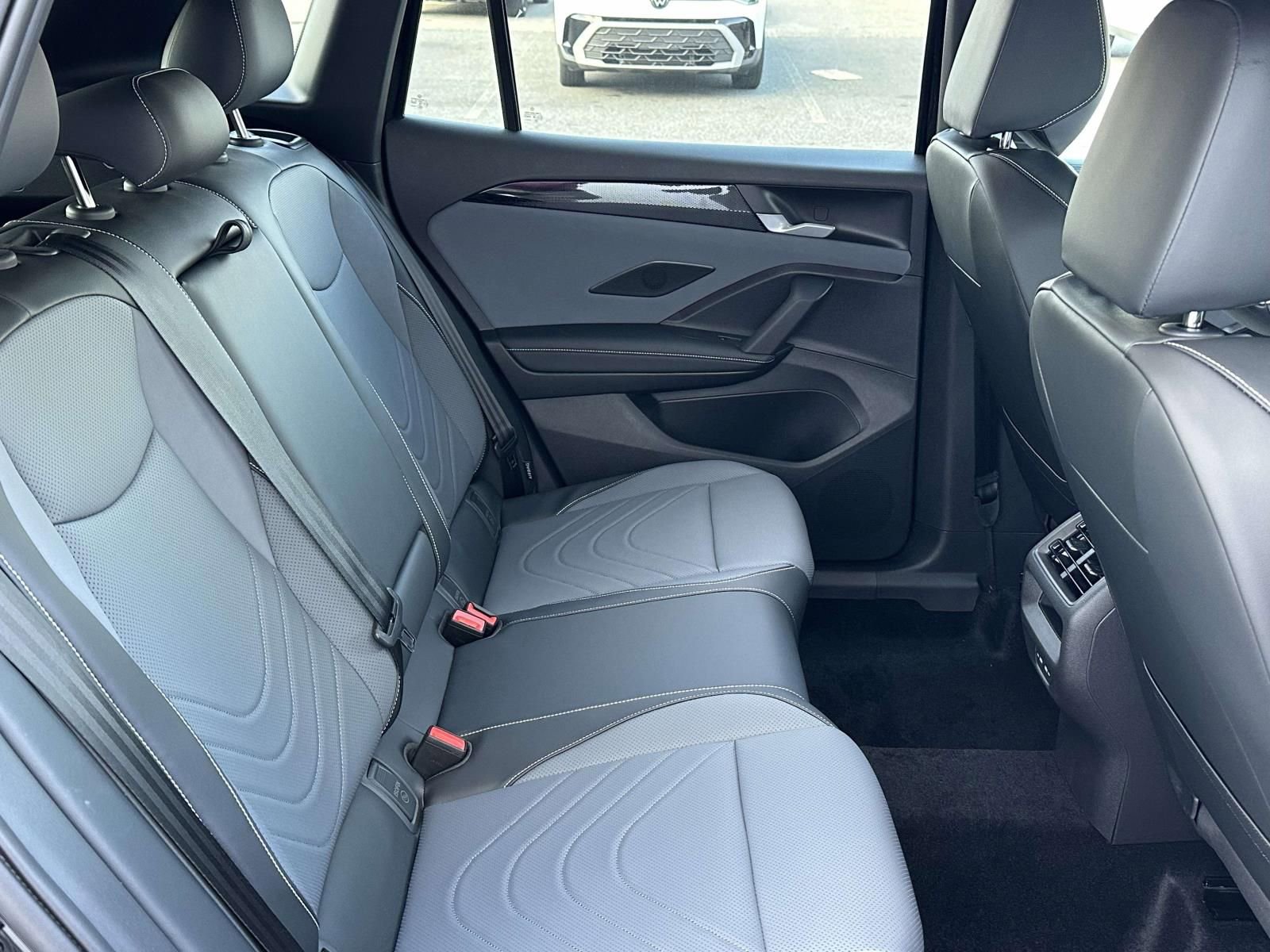 New 2026 Volkswagen Tiguan SE R-Line image 15