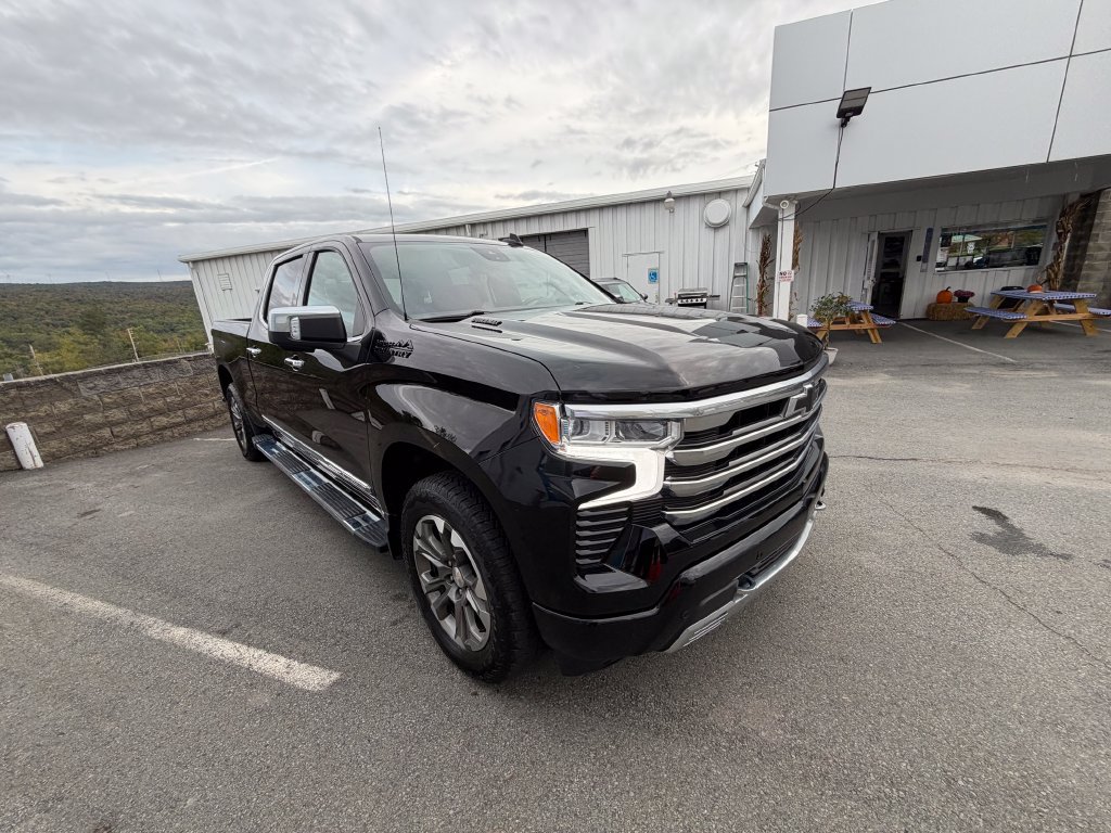 Used 2024 Chevrolet Silverado 1500 High Country w/ Technology Package AWD/4WD image 8