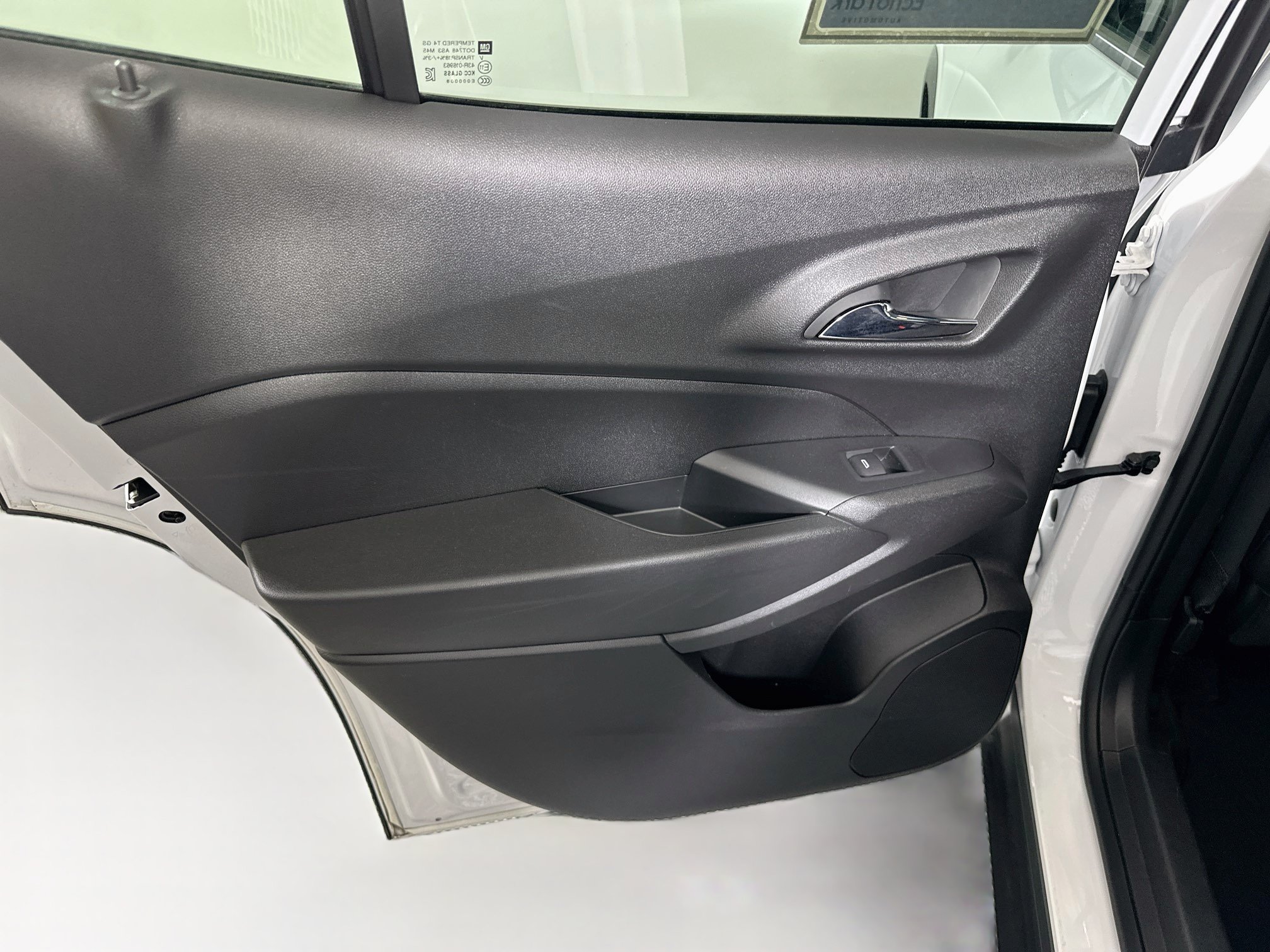 Used 2025 Chevrolet Trax LT FWD image 24