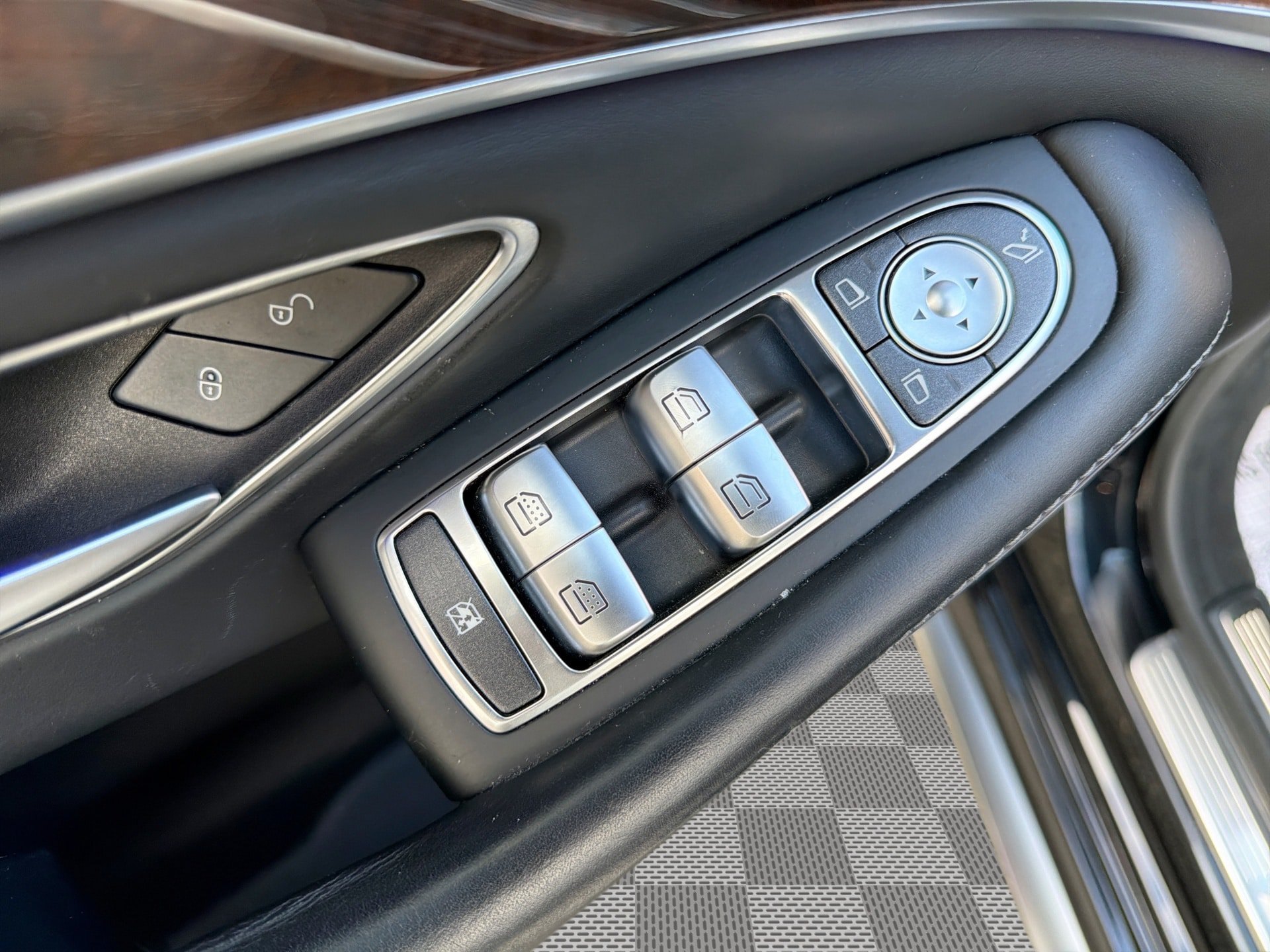 Used 2015 Mercedes-Benz S 63 AMG 4MATIC Sedan image 15