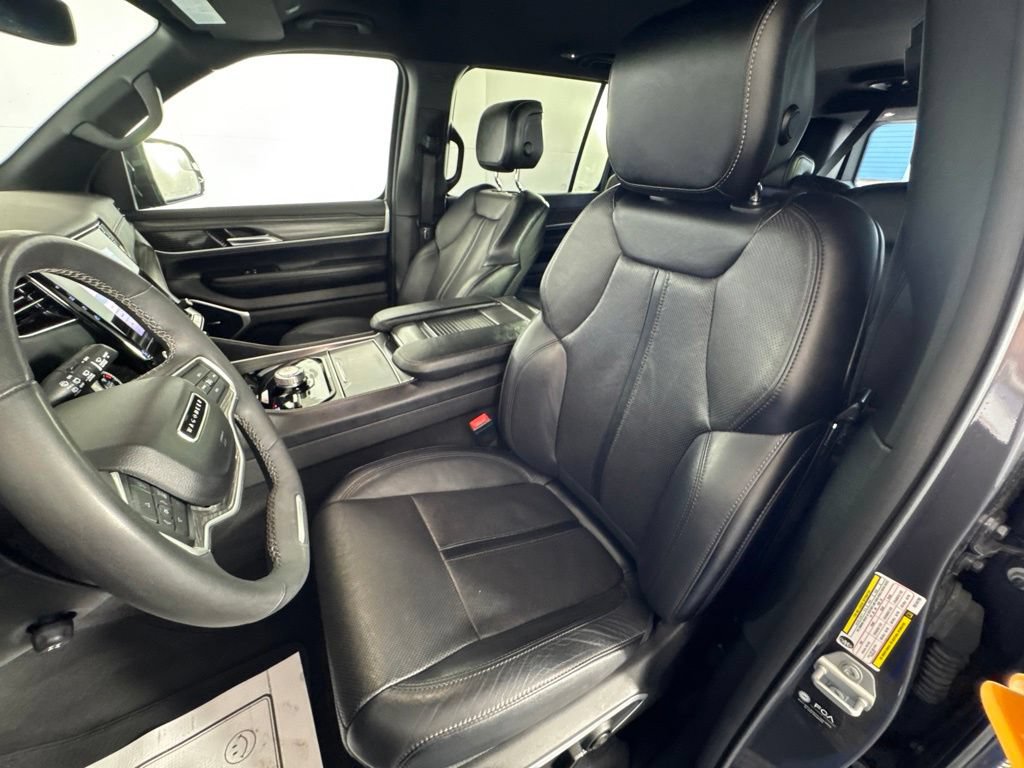 Certified 2024 Jeep Wagoneer L Series II w/ Flexible Seating Group AWD/4WD image 25