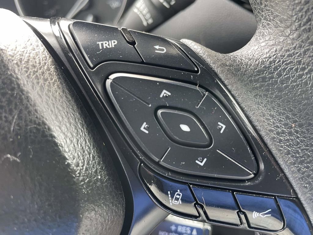 Used 2019 Toyota C-HR LE image 28