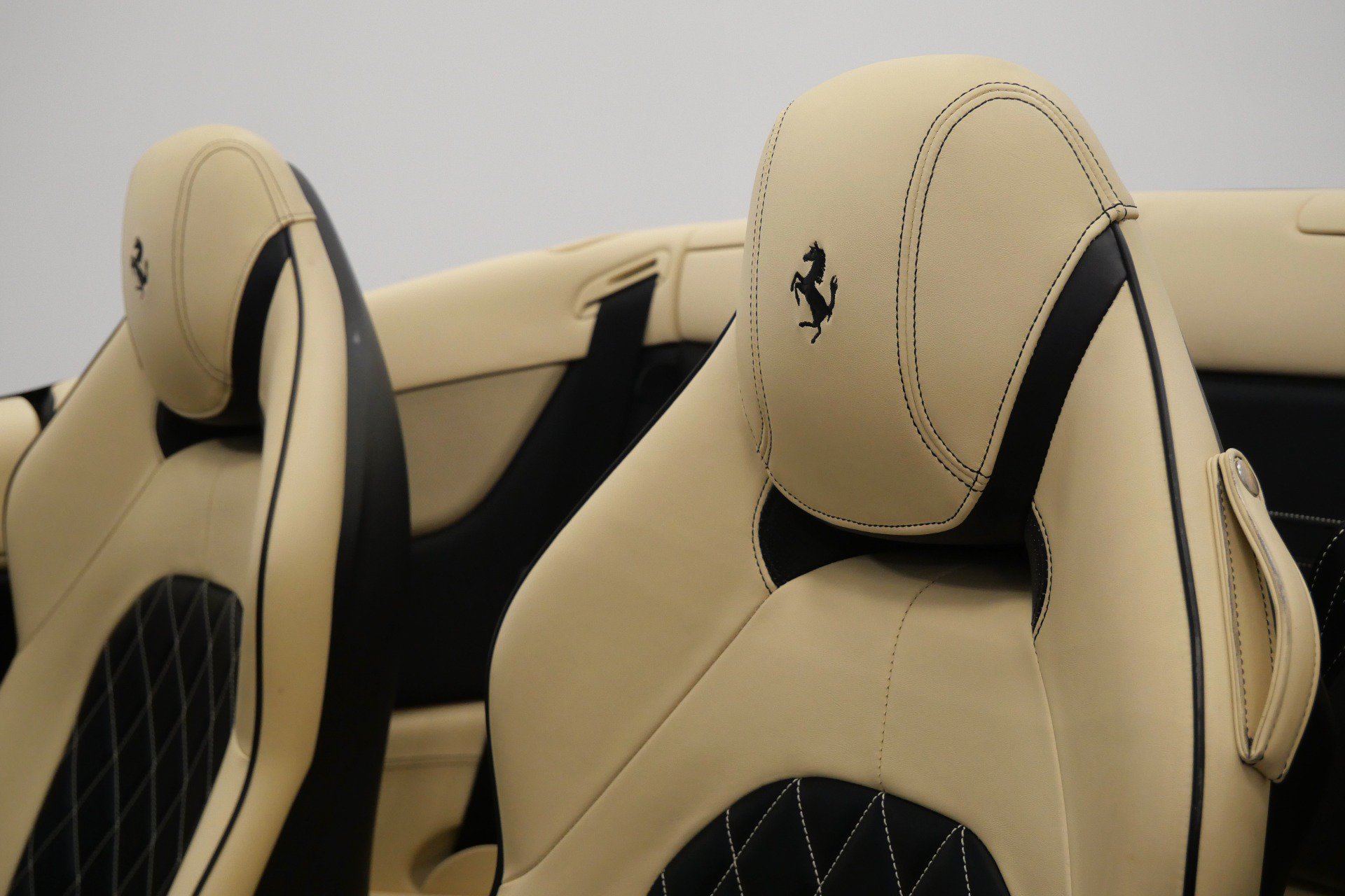 Used 2015 Ferrari California T RWD image 30