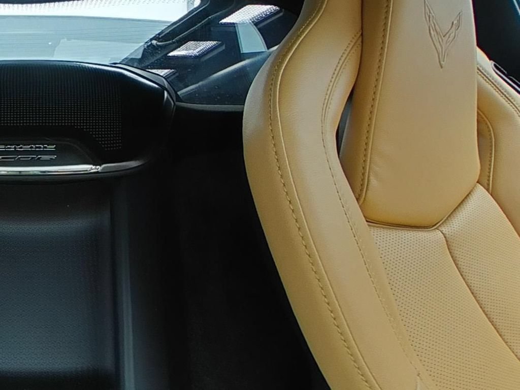 Used 2025 Chevrolet Corvette Z06 w/ Stealth Interior Trim Package RWD image 11