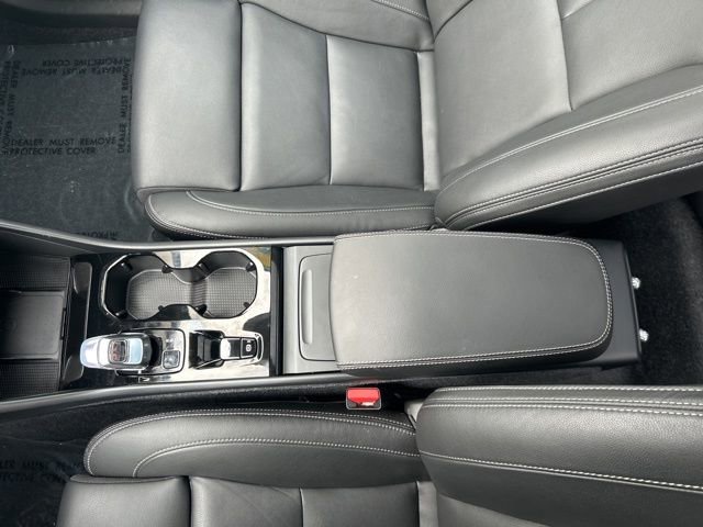 Certified 2025 Volvo XC40 B5 Plus image 26