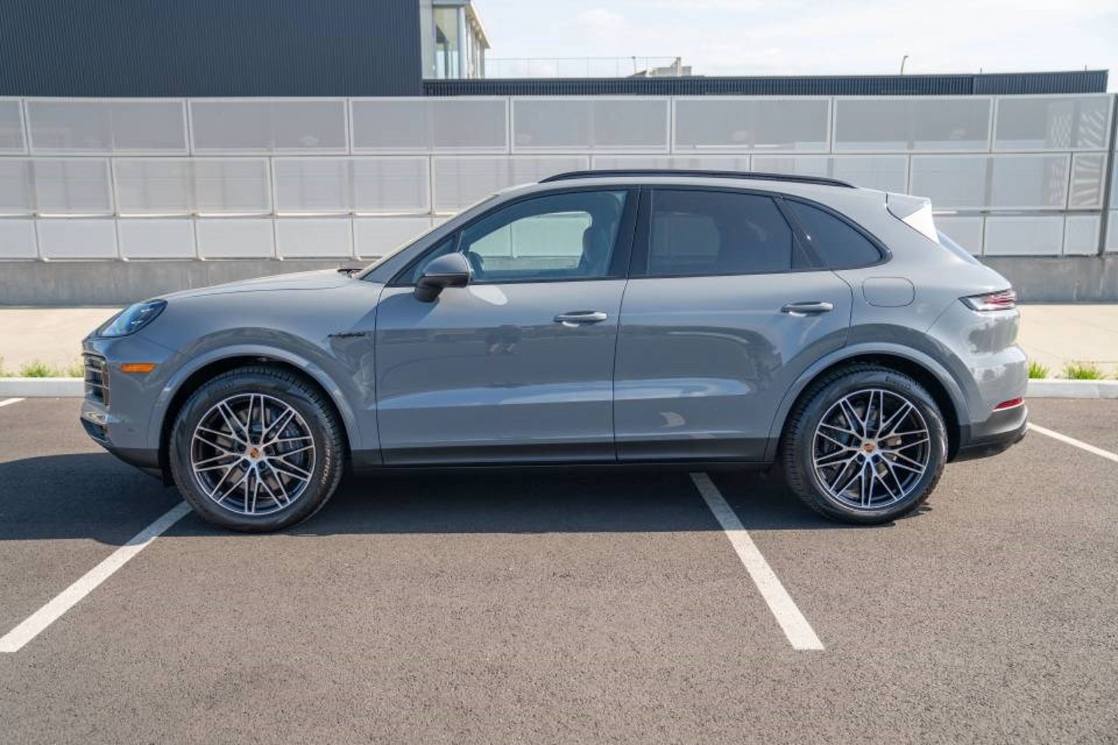 New 2026 Porsche Cayenne E-Hybrid AWD/4WD image 2