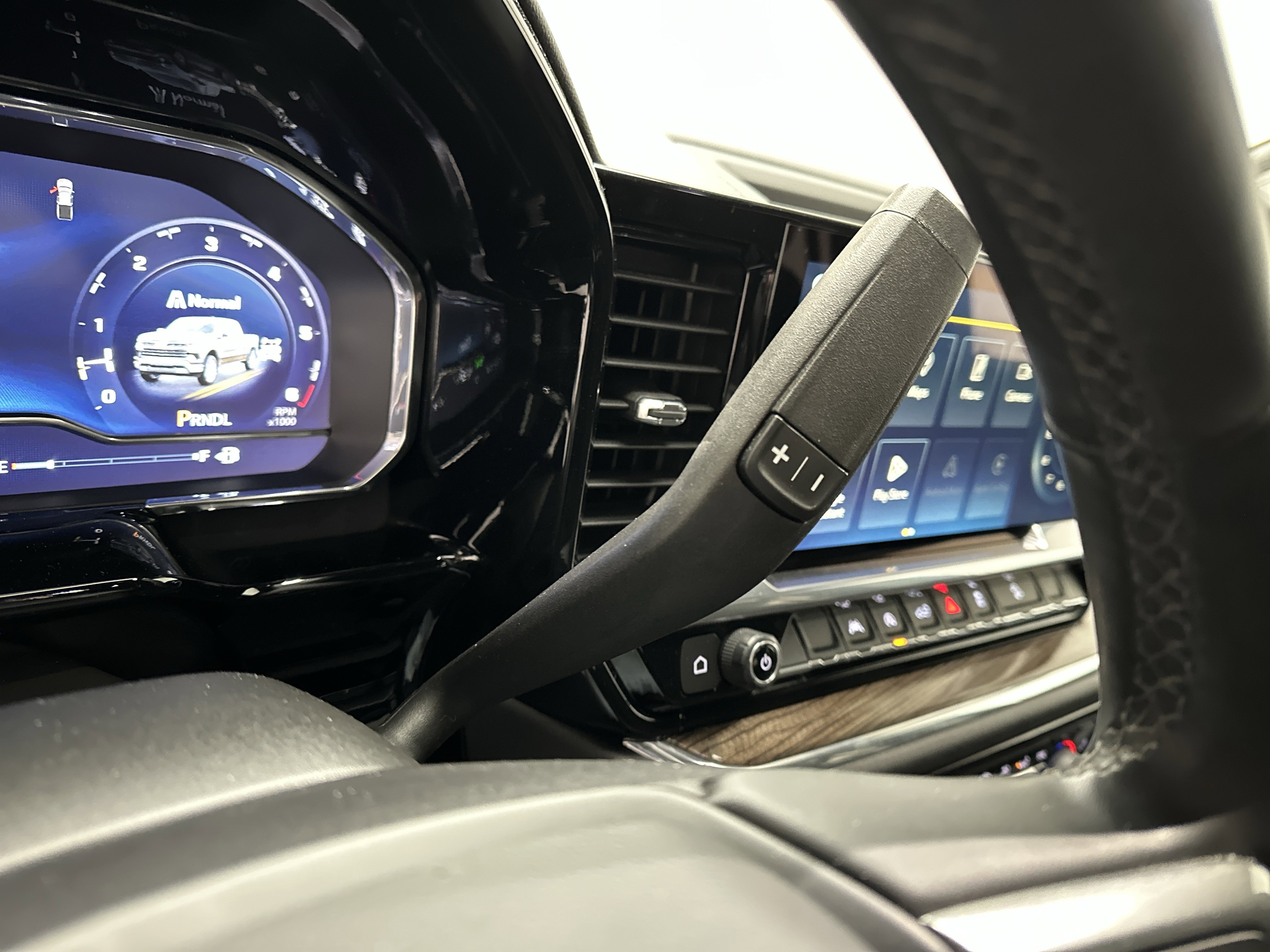 Used 2024 Chevrolet Silverado 1500 LT w/ Z71 Off-Road Package image 35