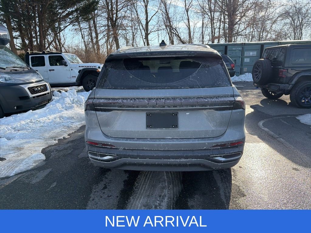 Used 2025 Lincoln Nautilus Reserve image 4