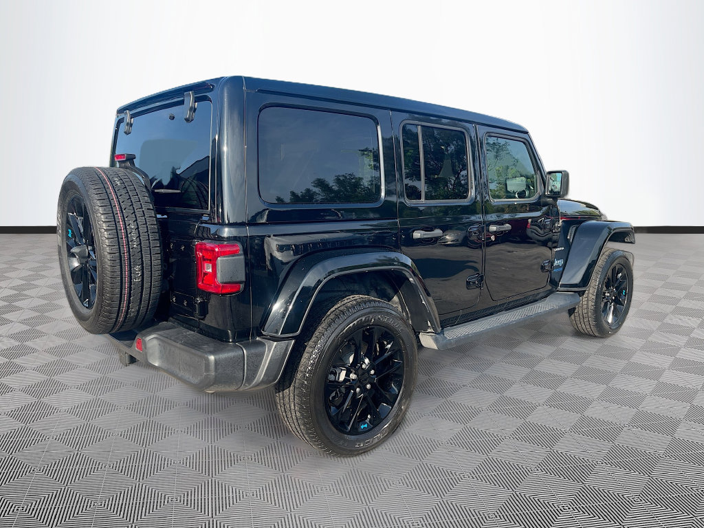 Used 2022 Jeep Wrangler Unlimited Sahara w/ Cold Weather Group AWD/4WD image 6