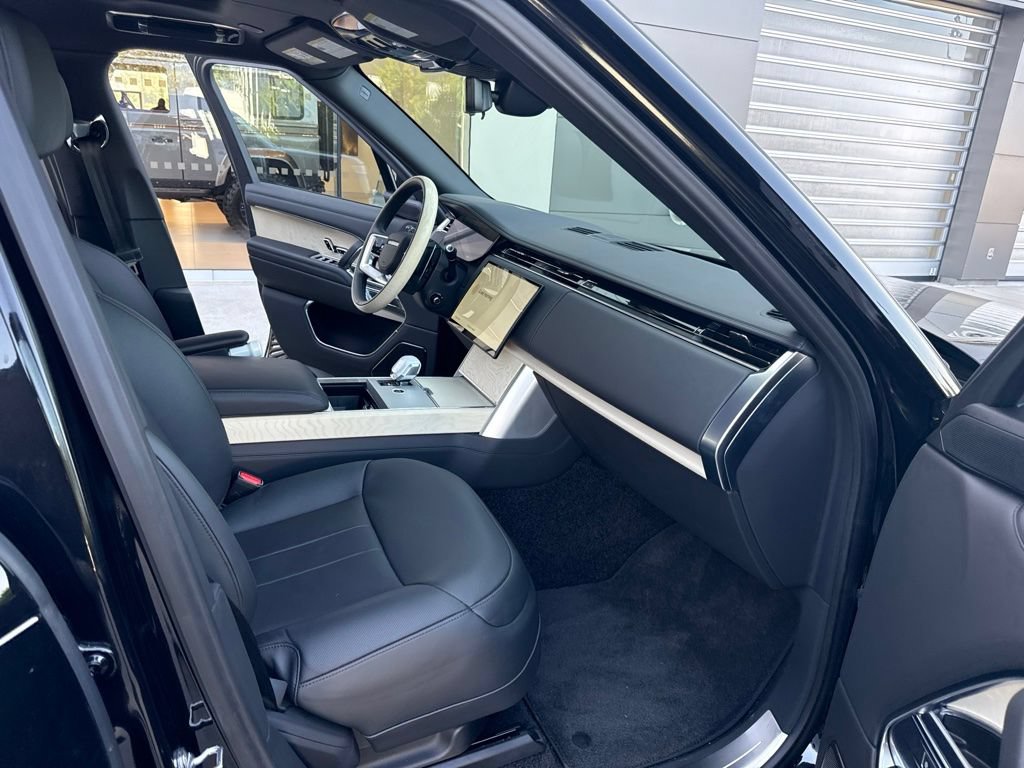 Certified 2024 Land Rover Range Rover SV AWD/4WD image 20