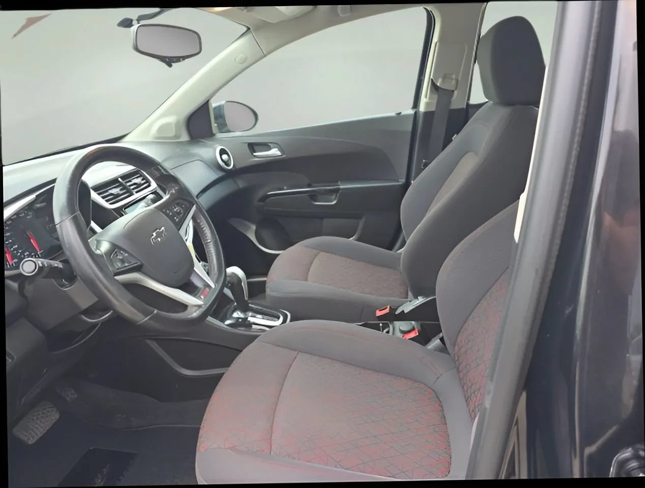 Used 2020 Chevrolet Sonic LT w/ RS Package FWD image 10
