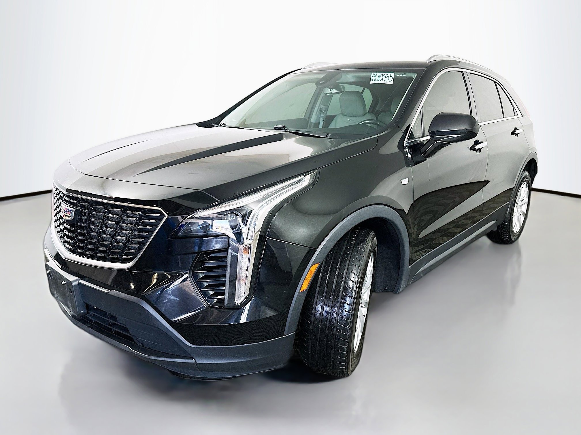Used 2019 Cadillac XT4 Luxury w/ Cold Weather Package AWD/4WD image 3