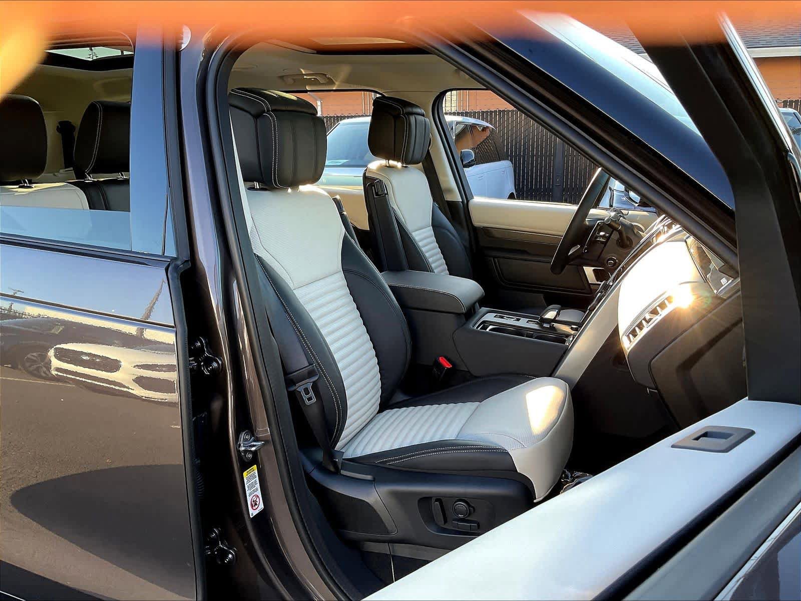 New 2025 Land Rover Discovery Metropolitan Edition AWD/4WD image 31