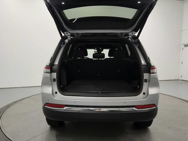 Used 2024 Jeep Grand Cherokee Laredo X w/ Luxury Tech Group I AWD/4WD image 28