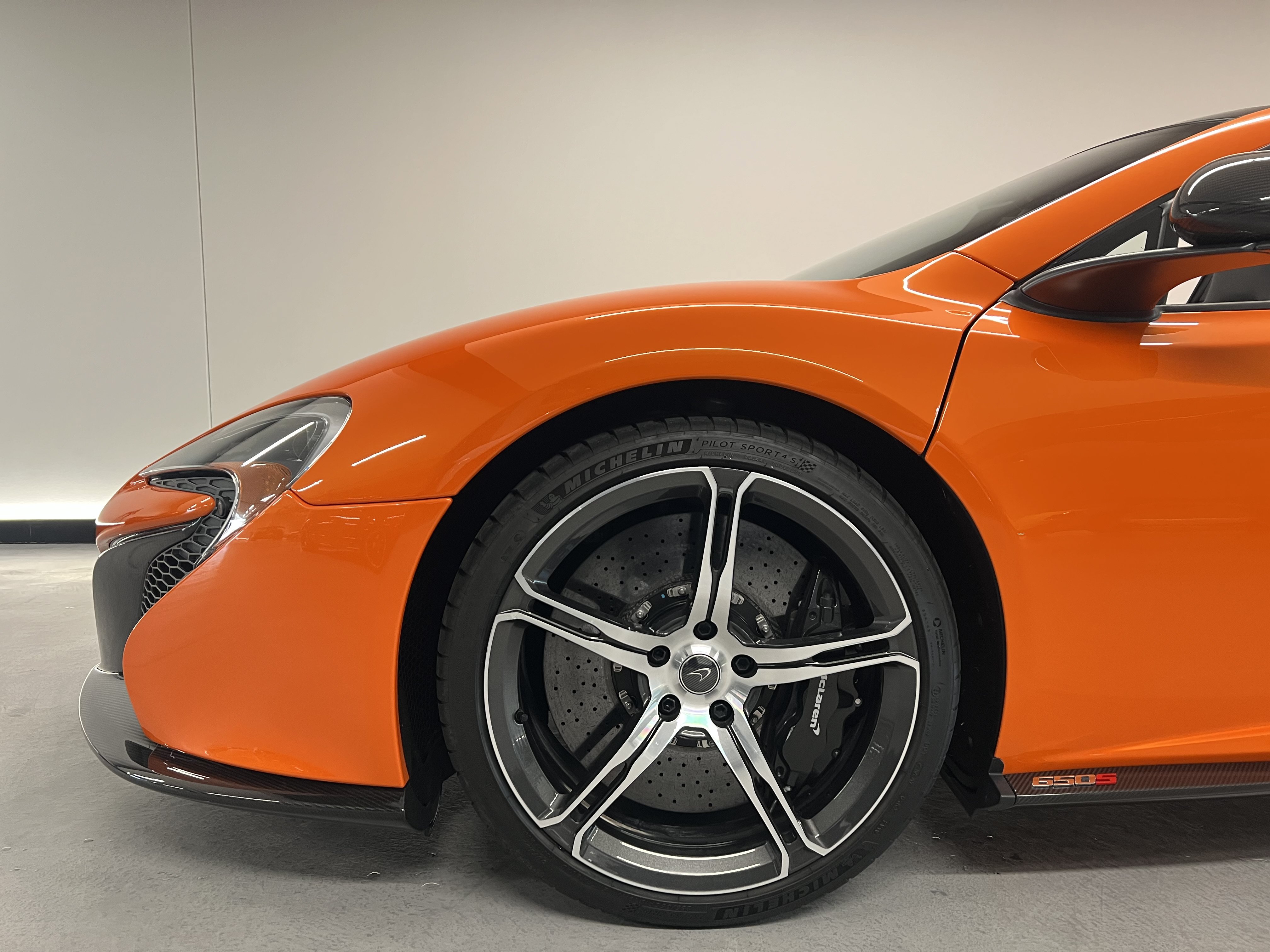 Used 2015 McLaren 650S Spider RWD image 20