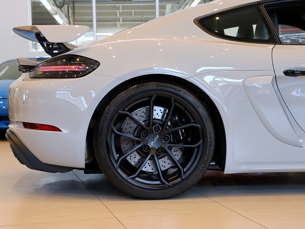 Used 2020 Porsche 718 Cayman GT4 image 25