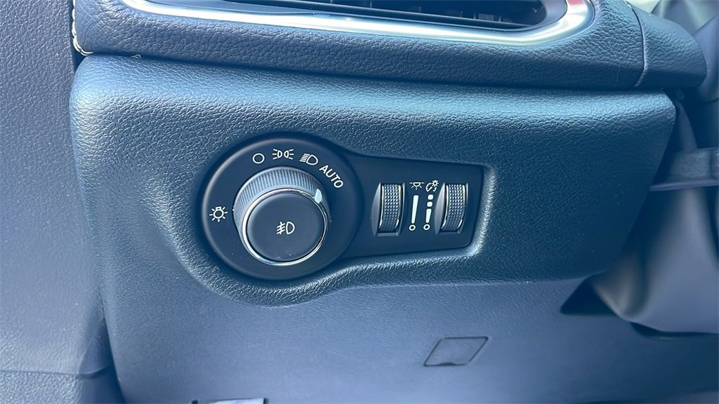 New 2025 Chrysler Pacifica Limited image 19