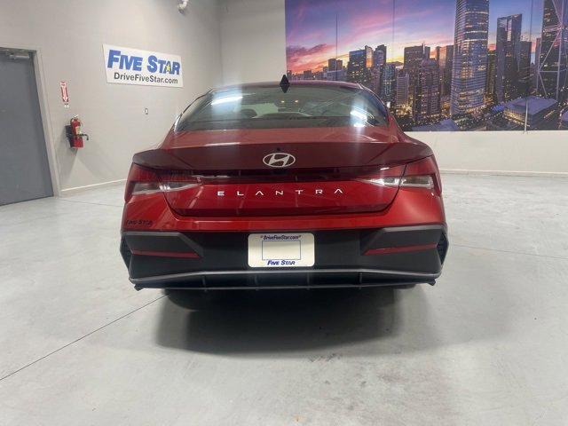 Used 2024 Hyundai Elantra SEL image 25