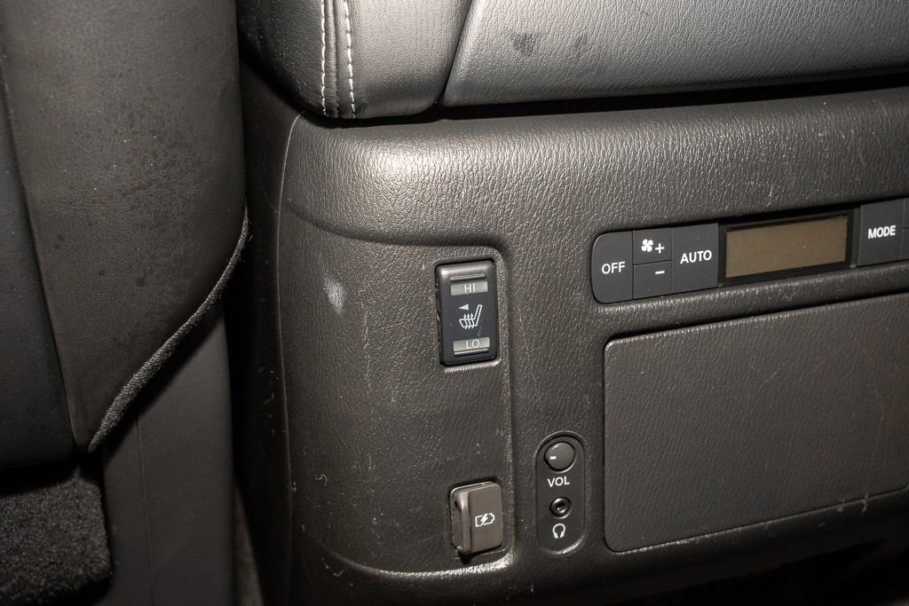 Used 2019 Nissan Armada Platinum w/ Captain's Chairs Package image 8