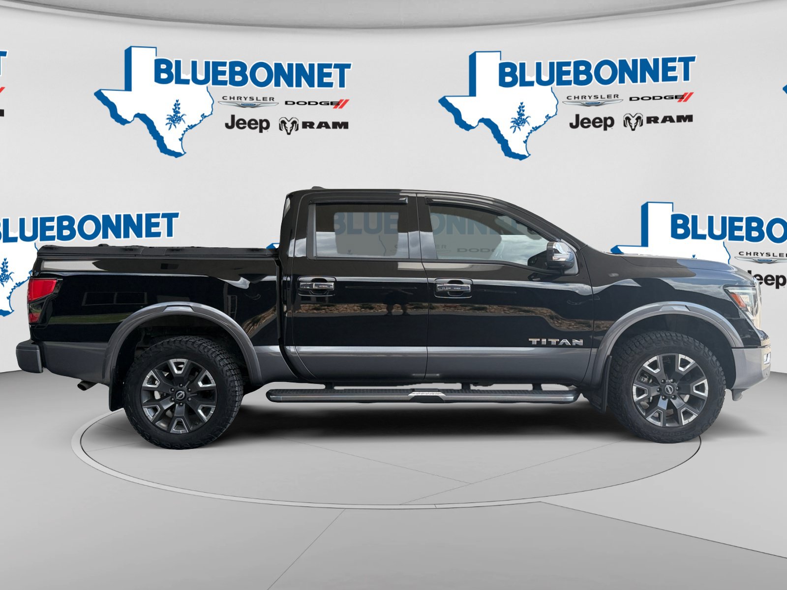 Used 2024 Nissan Titan Platinum Reserve w/ Moonroof Package AWD/4WD image 4