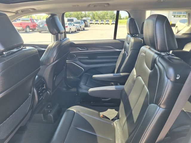 Used 2023 Jeep Grand Cherokee L Limited w/ Trailer Tow Group (B) AWD/4WD image 12