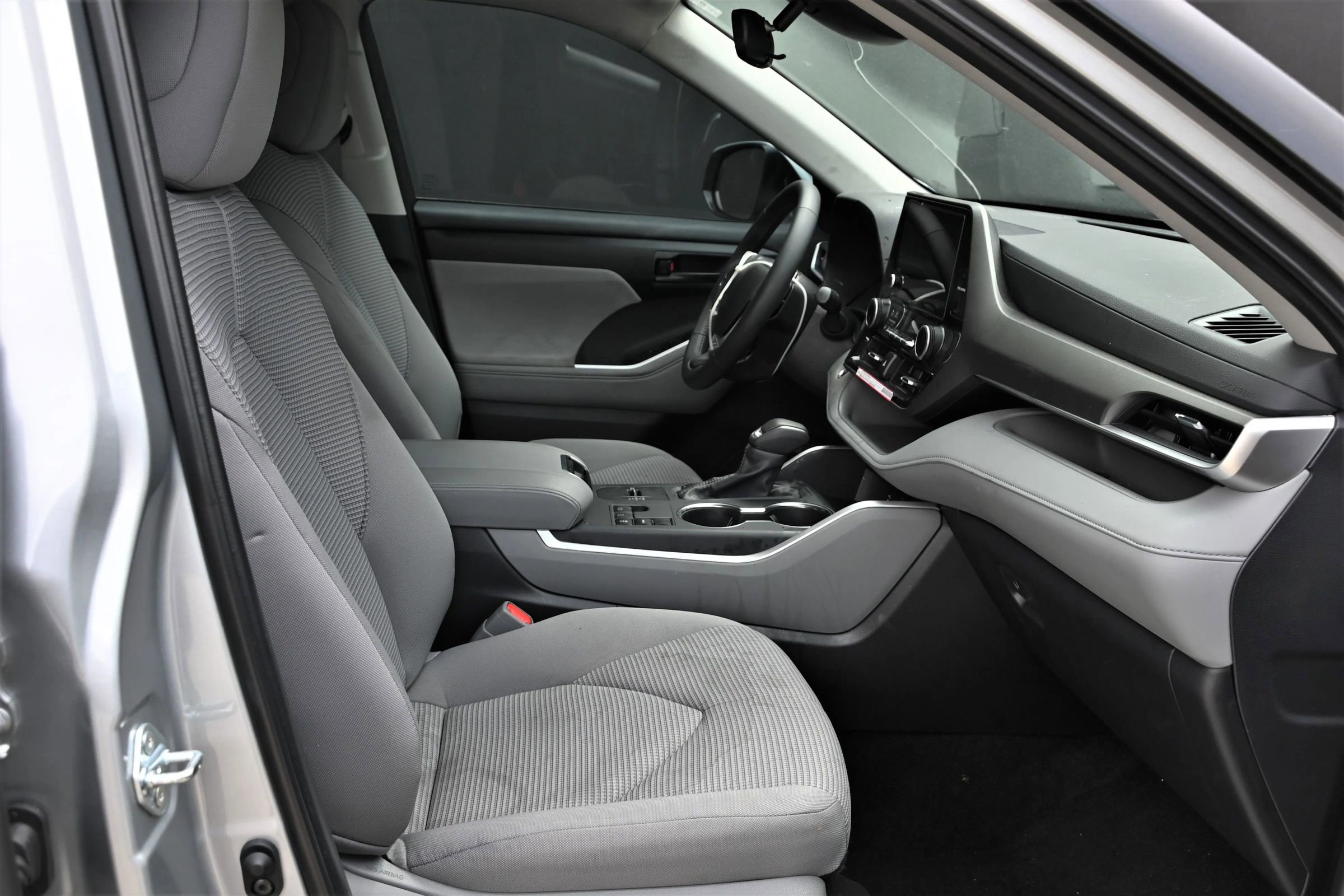 Used 2025 Toyota Highlander LE image 16