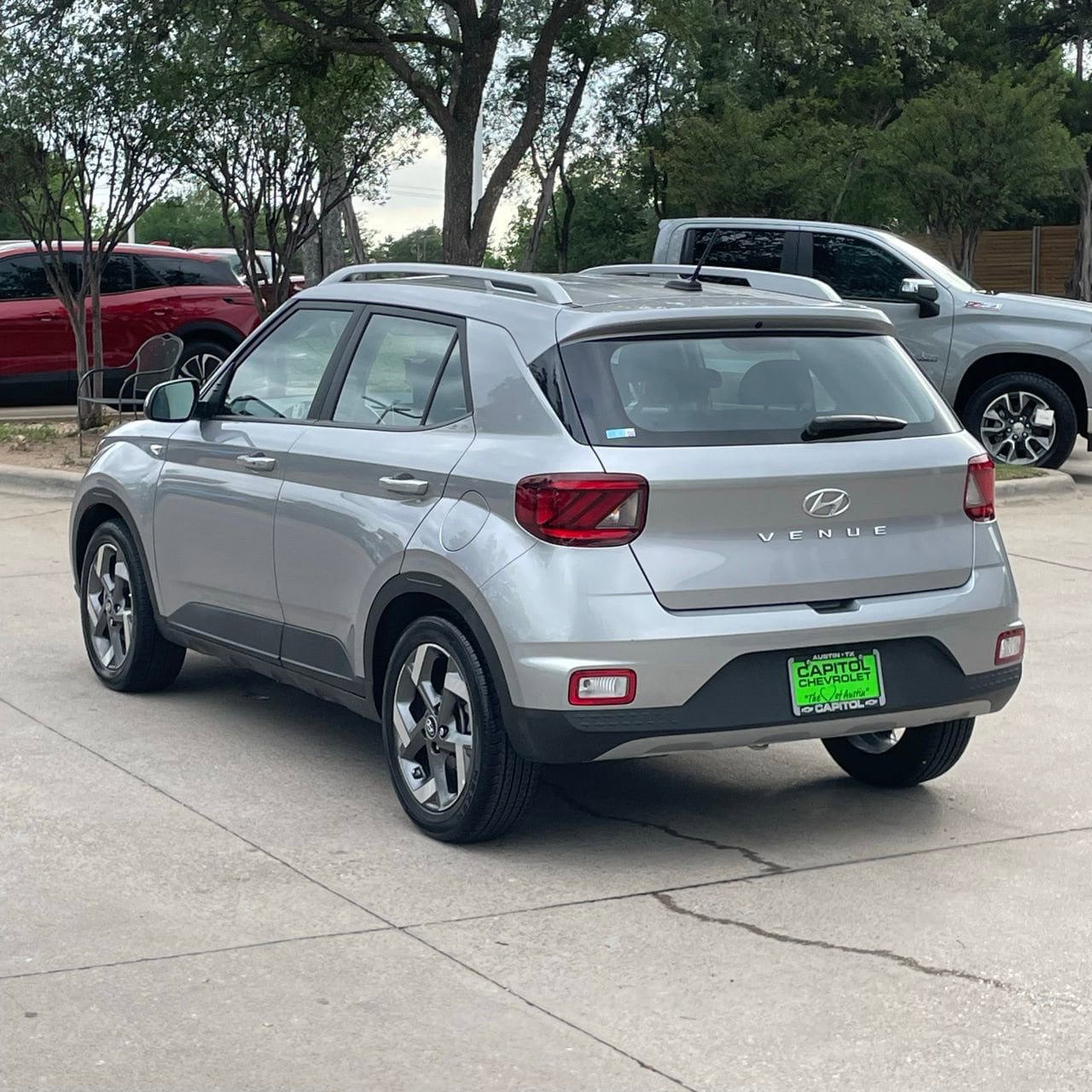 Used 2025 Hyundai Venue SEL FWD image 4