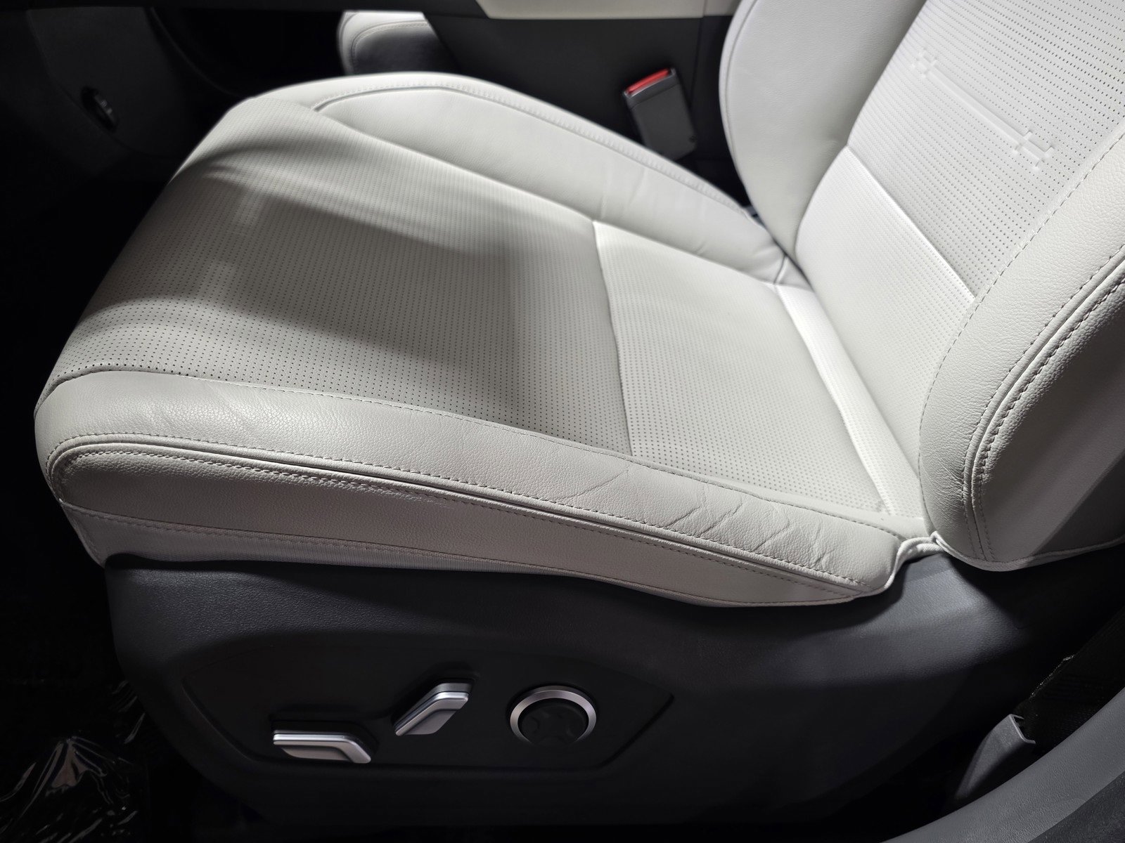 Certified 2025 Hyundai Santa Fe Limited image 25