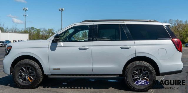 Used 2025 Ford Expedition Tremor AWD/4WD image 9