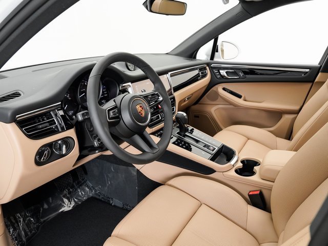 New 2026 Porsche Macan image 4